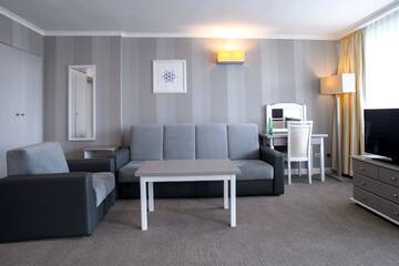 Фото номера Двухместный номер «Комфорт» с 2 отдельными кроватями Отель Hotel Niedźwiadek г. Вдзыдзе-Кишевске 5