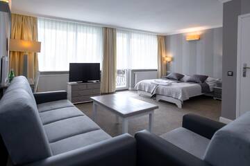 Фото номера Двухместный номер «Комфорт» с 2 отдельными кроватями Отель Hotel Niedźwiadek г. Вдзыдзе-Кишевске 6